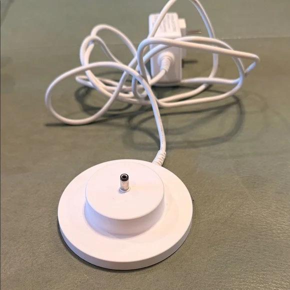 Tonies Box with Figurines Bundle - Picture 5 of 10